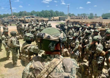 Movilizan 200 efectivos del ejército de México a zona fronteriza de Nuevo Laredo